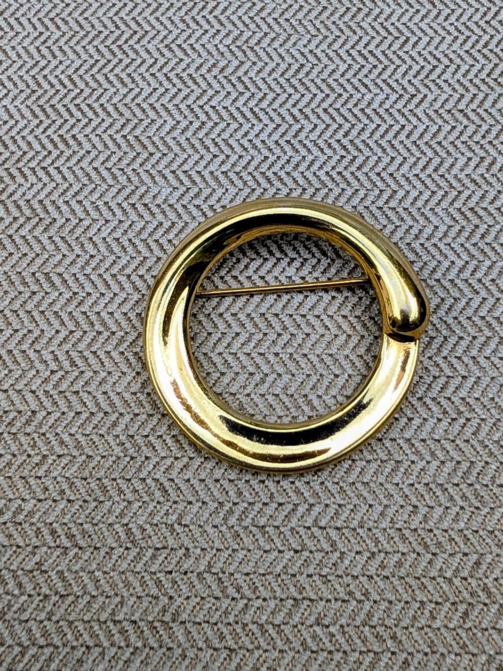 Monet Swirling Brooch in Gold Tones - Vintage - Picture 6 of 8